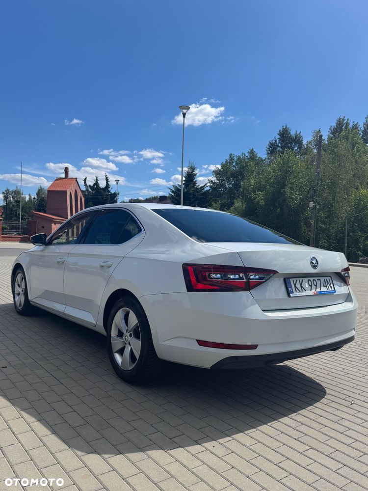 Skoda Superb 1.6 TDI Ambition DSG - 8