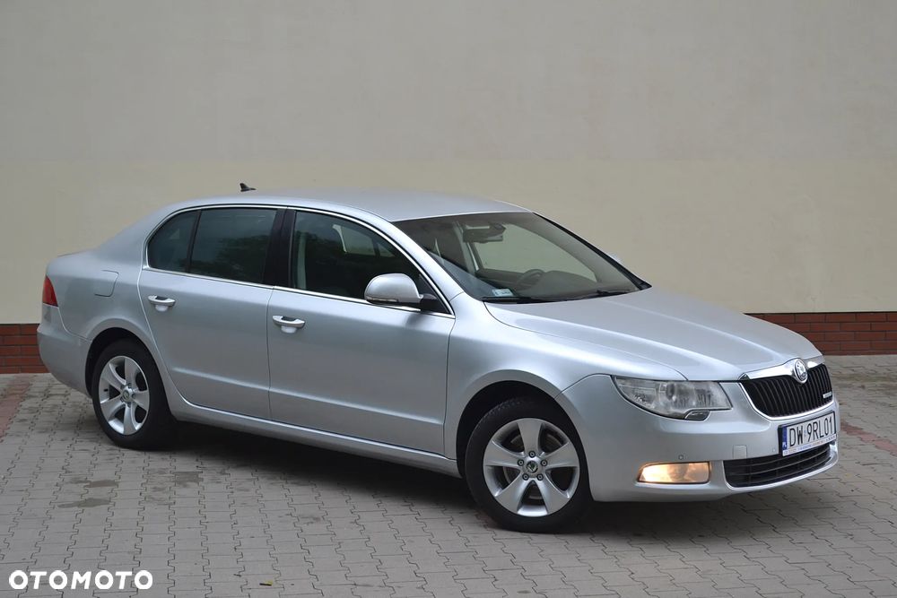 Skoda Superb 2.0 TDI Elegance DSG - 2