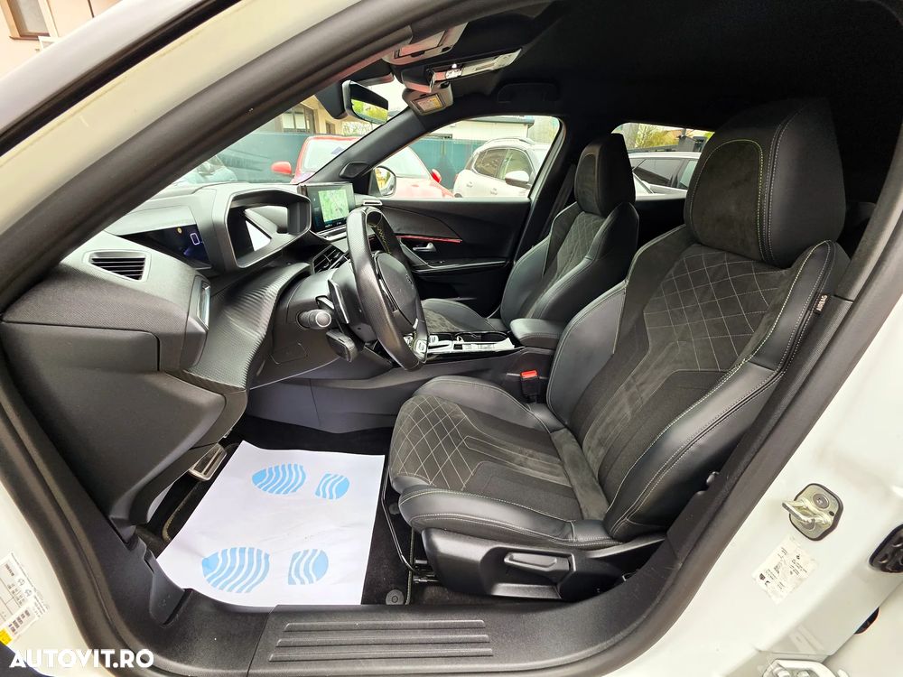 Peugeot 2008 PureTech 155 EAT8 GT - 23