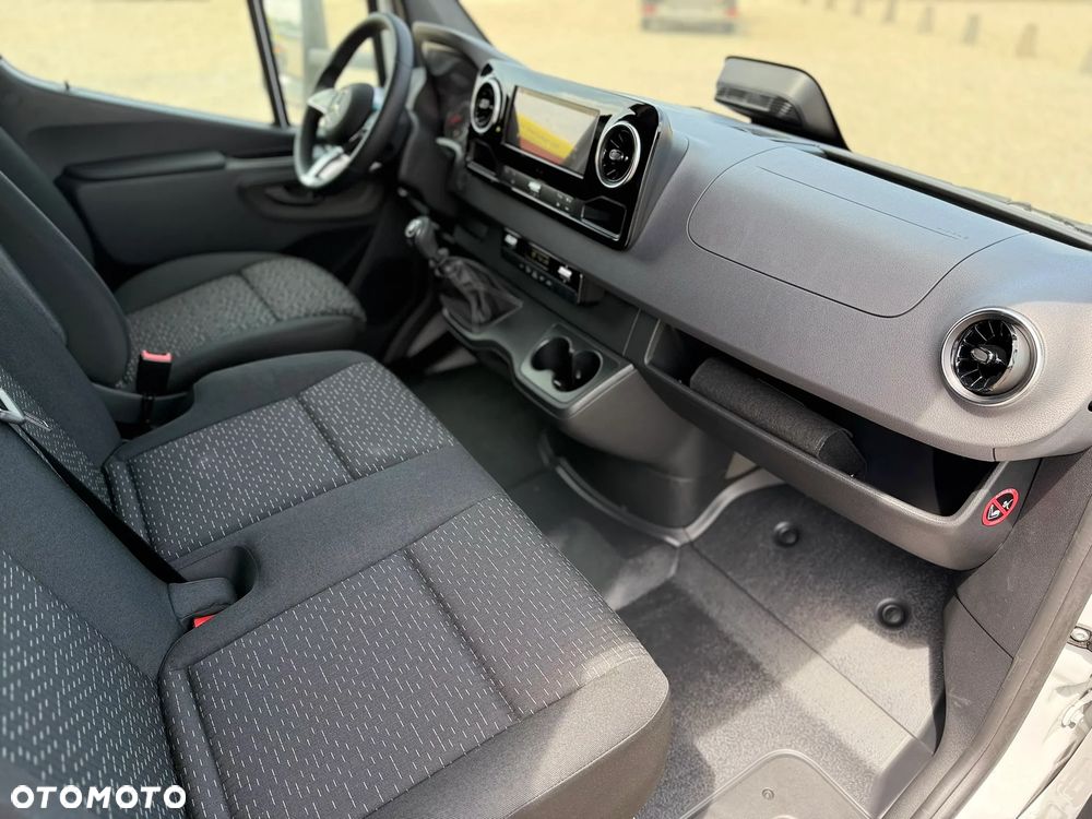 Mercedes-Benz Sprinter - 17
