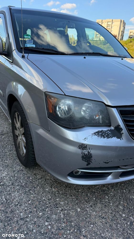 Chrysler Town & Country - 6
