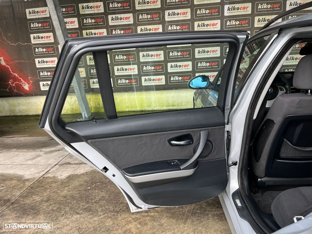 BMW 320 d EfficientDynamics - 32