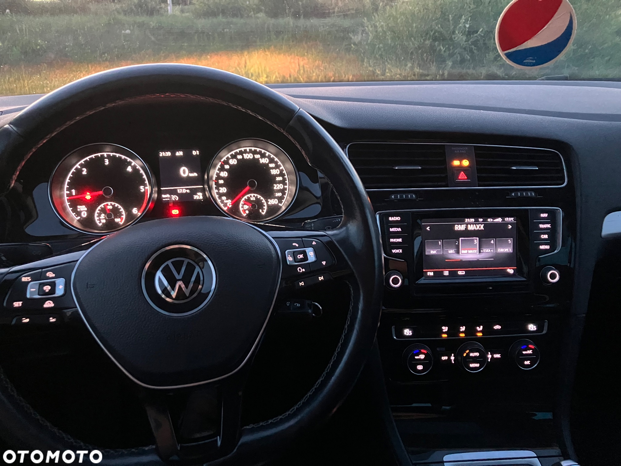 Volkswagen Golf - 10