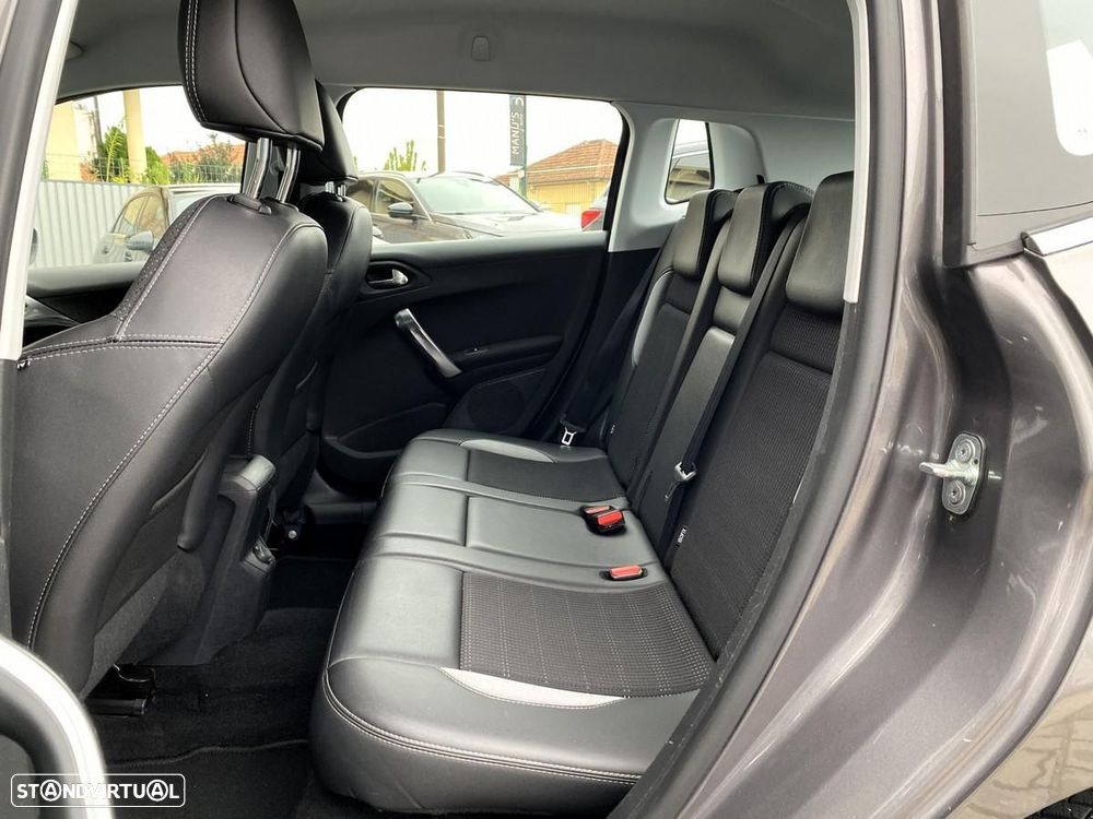 Peugeot 2008 1.2 PureTech Allure - 27