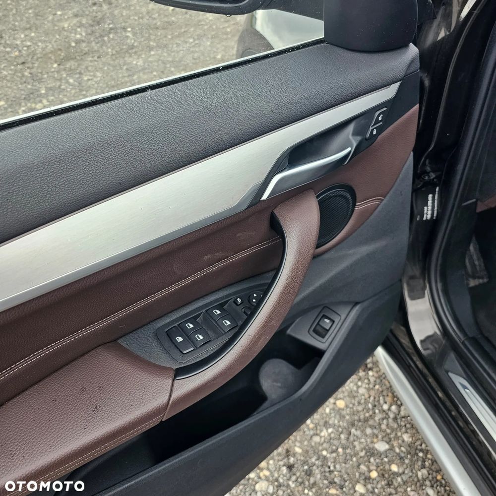 BMW X1 xDrive20i Sport Line - 16