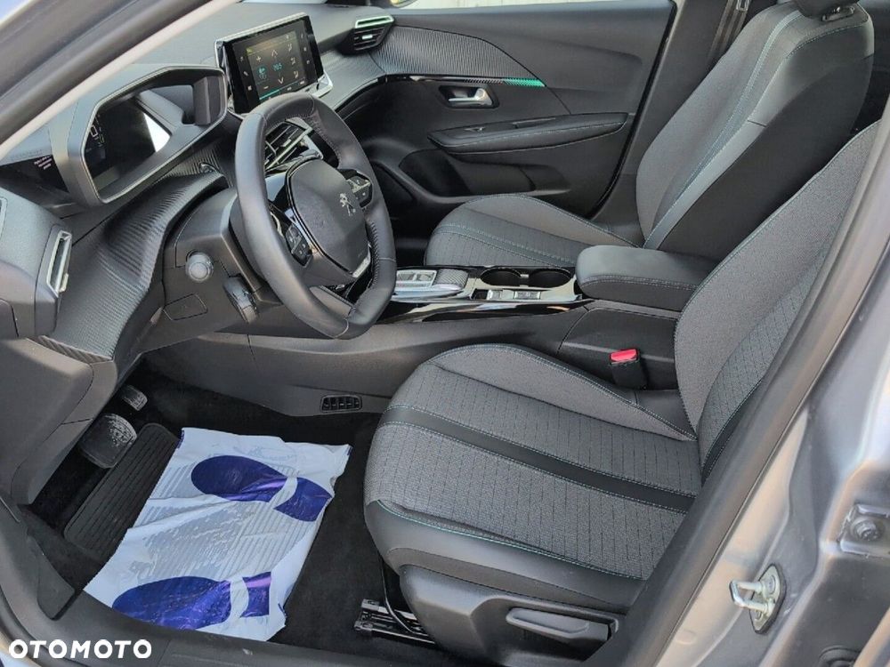 Peugeot 208 - 10