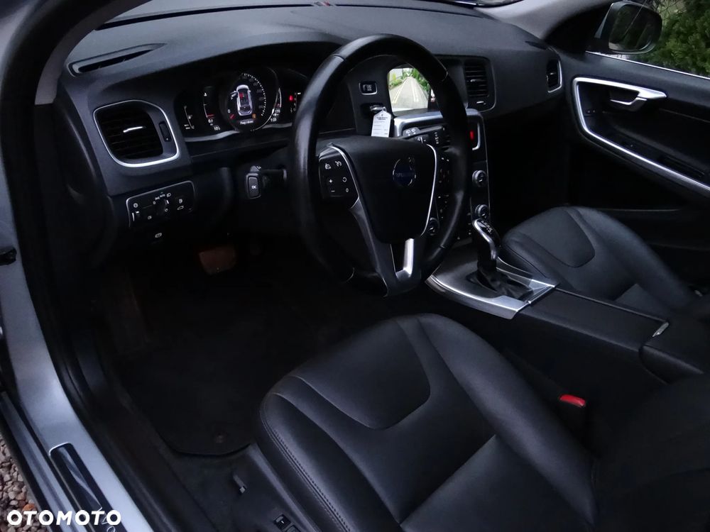 Volvo V60 D4 Geartronic Summum - 18