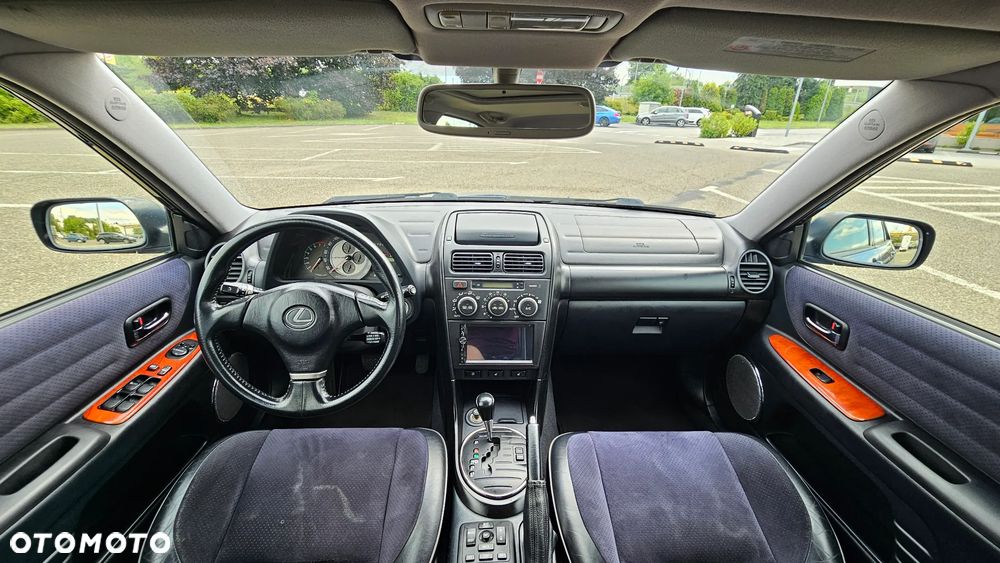 Lexus IS 200 Prestige - 10