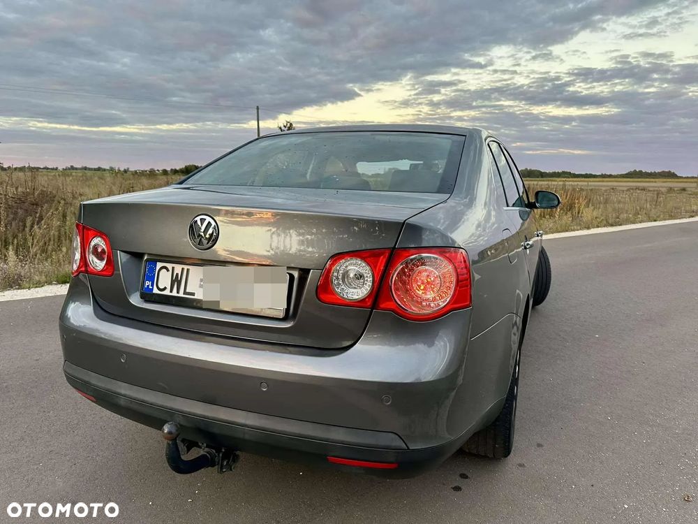 Volkswagen Jetta - 13