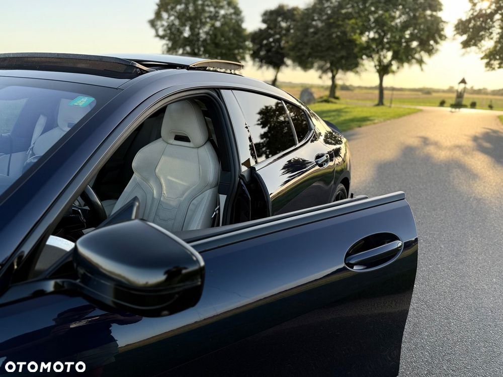 BMW Seria 8 M850i xDrive - 16