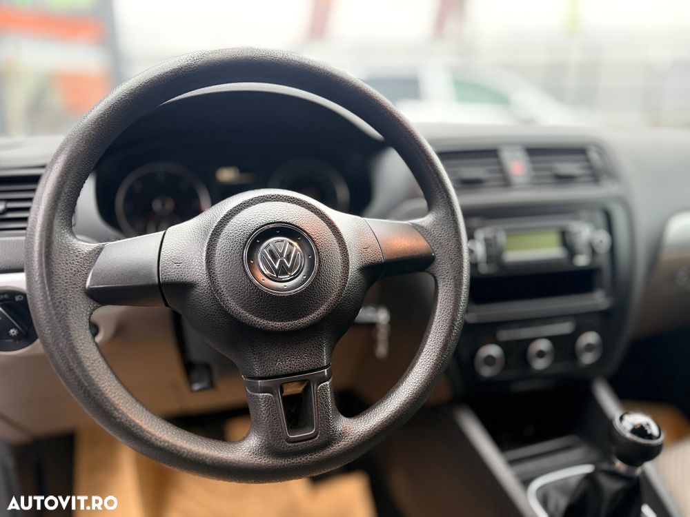 Volkswagen Jetta 1.6 TDI Comfortline - 8