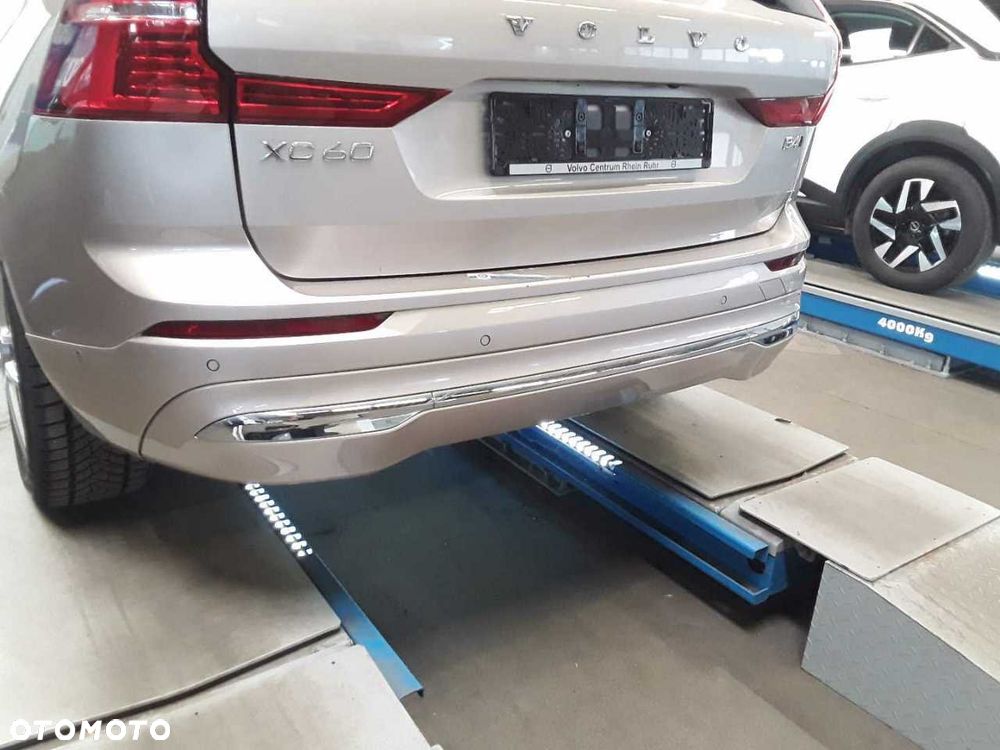 Volvo XC 60 B4 D AWD Ultimate Bright - 24