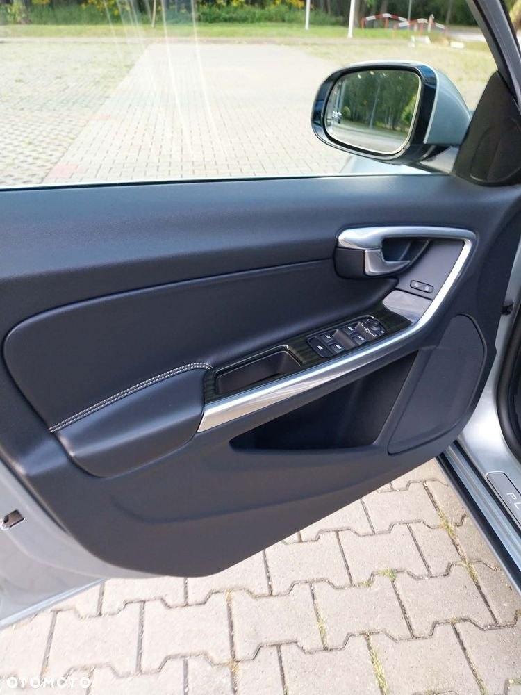 Volvo V60 D5 AWD R-Design Summum - 8