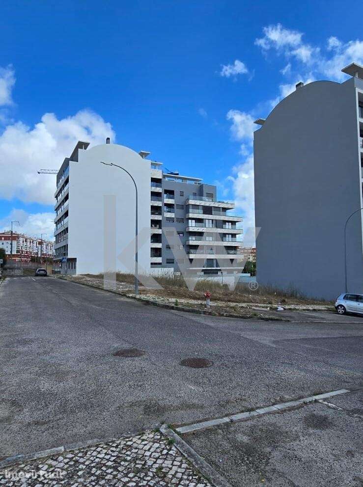 Lote de terreno com projeto aprovado e licença a pagamento na Amadora - Grande imagem: 3/11