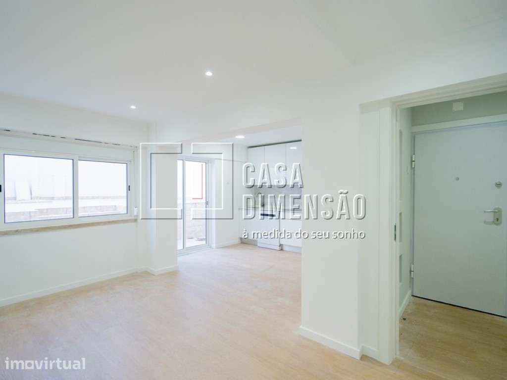 Apartamento T2, totalmente remodelado com logradouro, na Amadora!! - Grande imagem: 4/23