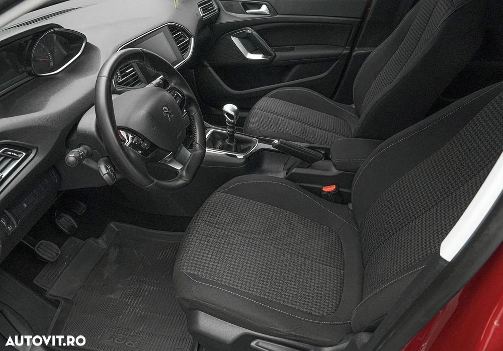 Peugeot 308 1.2 L PureTech Turbo S&S Allure - 11