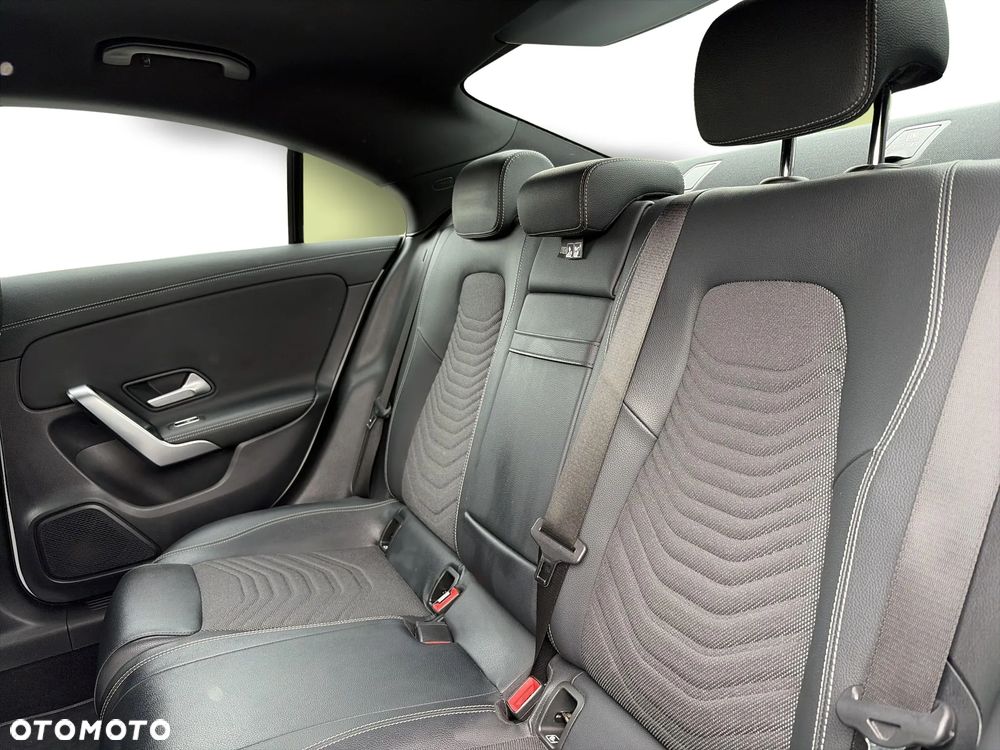 Mercedes-Benz CLA 200 Progressive 7G-DCT - 16