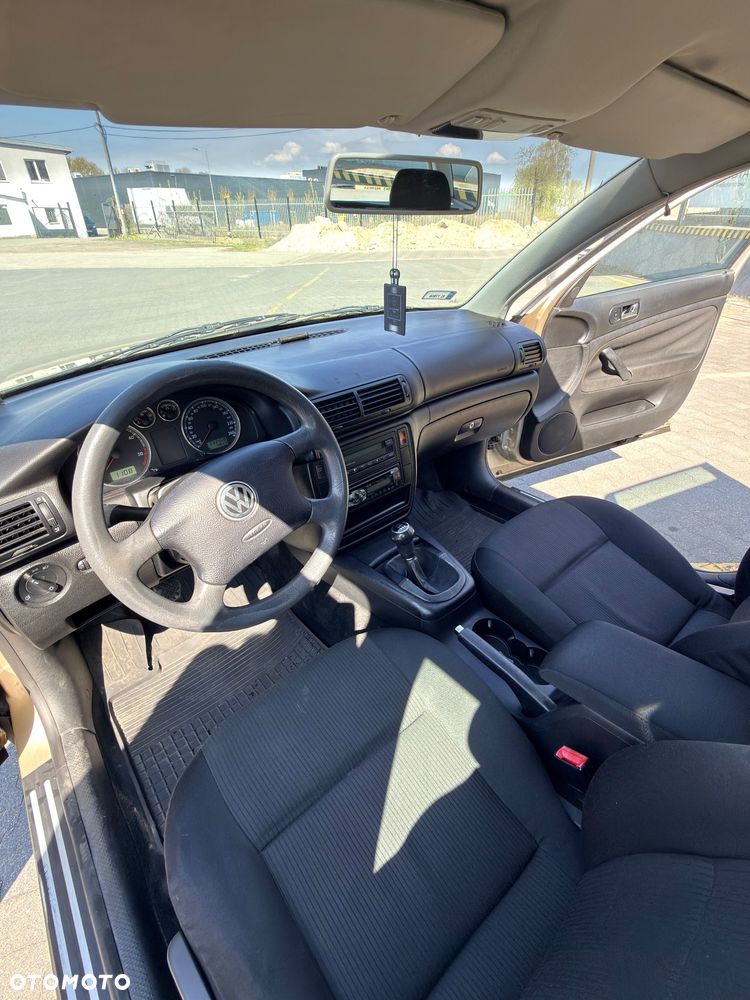 Volkswagen Passat 1.9 TDI Highline - 8