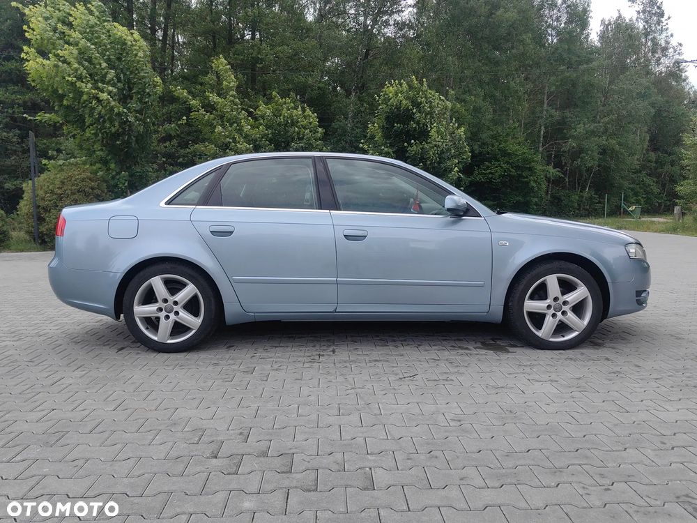Audi A4 Limousine - 4