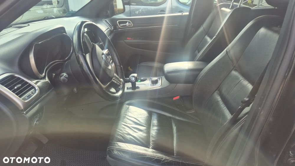 Jeep Grand Cherokee - 12