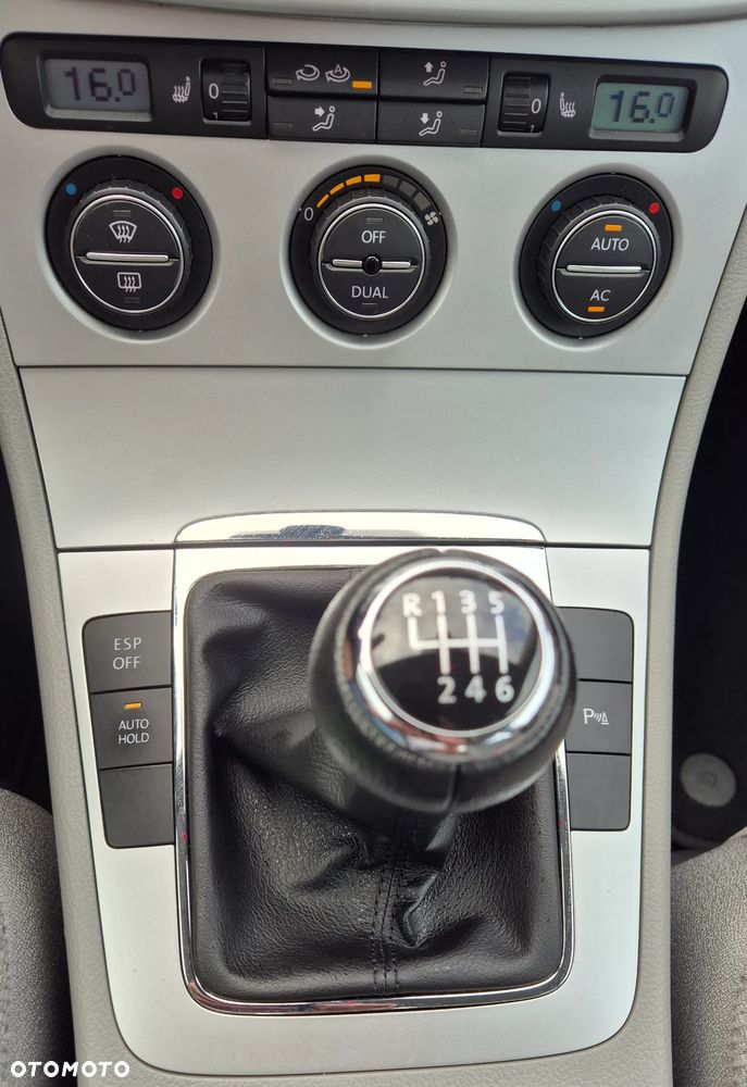 Volkswagen Passat 2.0 FSI Comfortline - 11