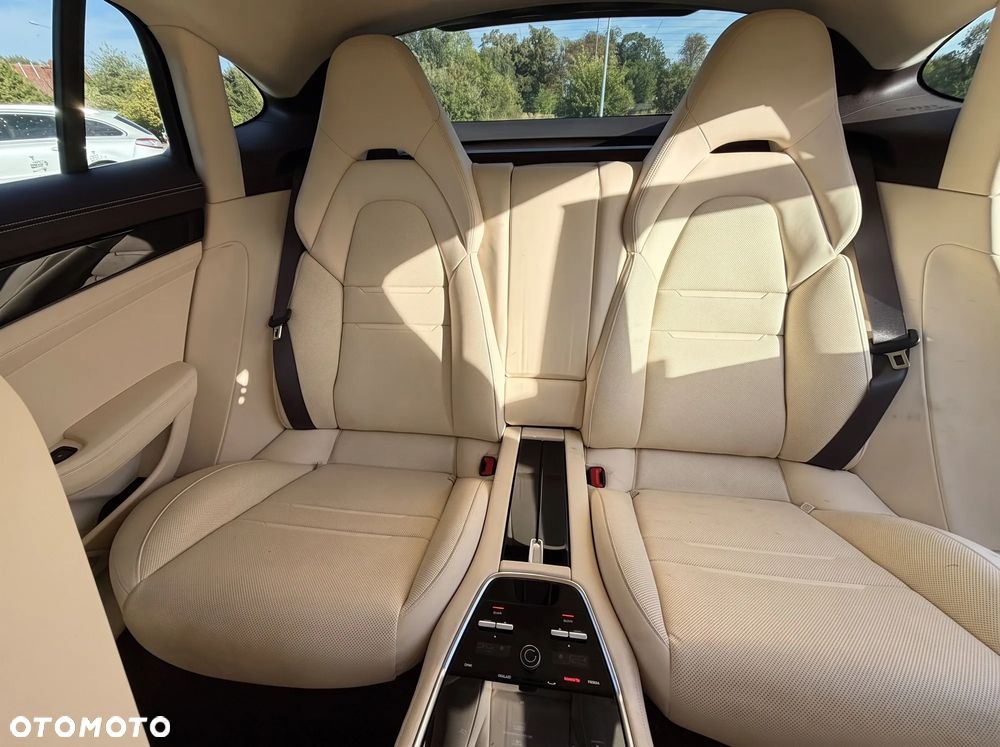 Porsche Panamera - 24