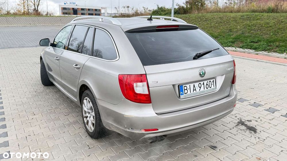 Skoda Superb 2010 photo 3