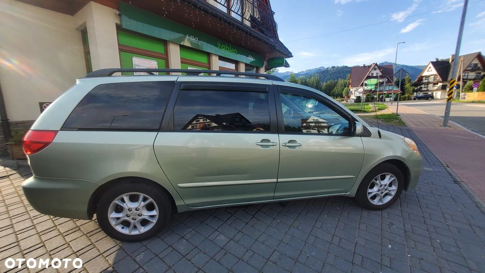 Toyota Sienna 3.3 LE AWD - 17