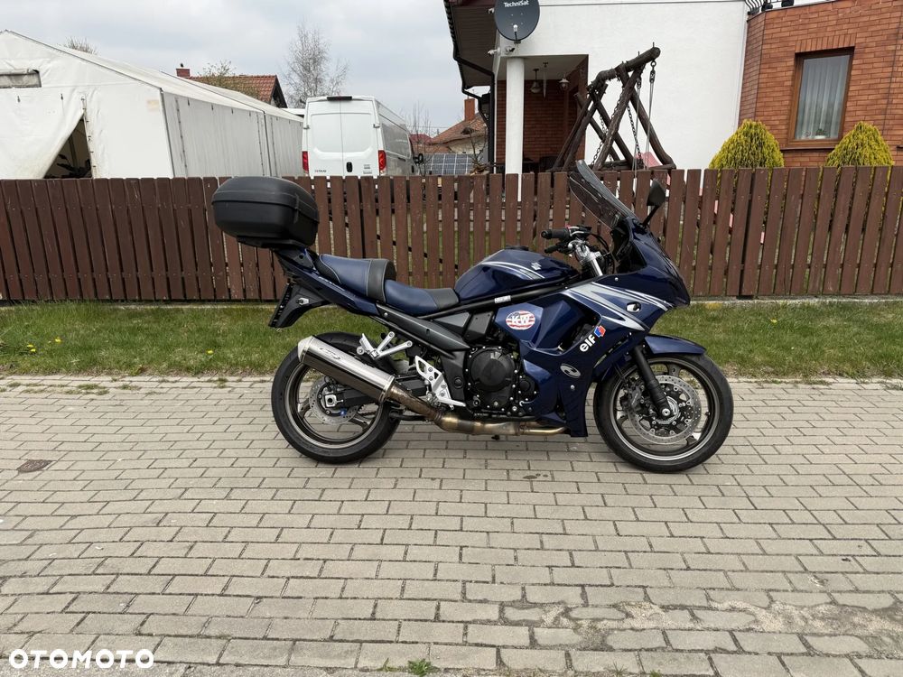 Suzuki GSX - 6