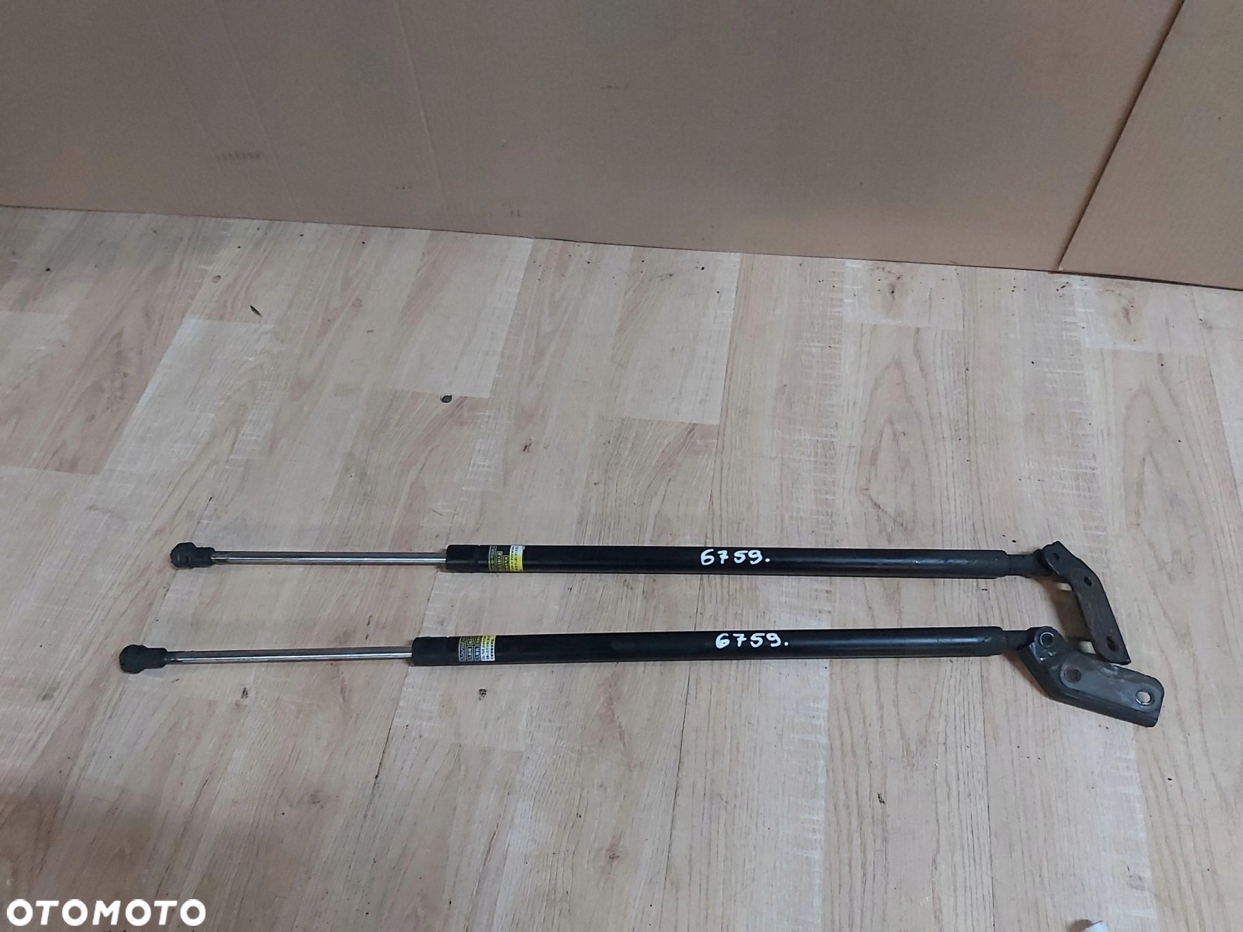 Toyota Prius PLUS V siłownik klapy teleskop - 1