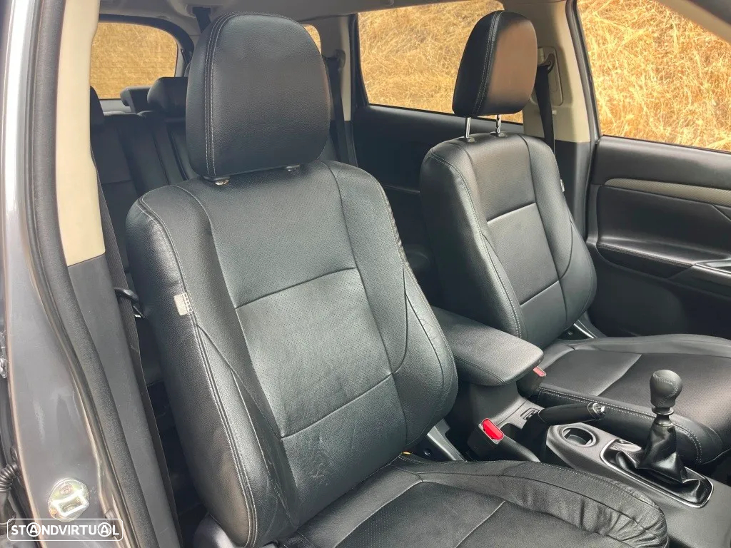 Mitsubishi Outlander 2.2 DI-D Instyle - 40