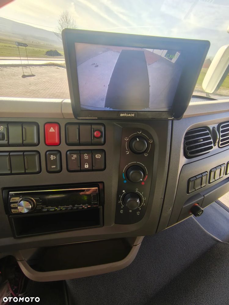 DAF DAF LF 250 / FA 290 / Izoterma / Winda / Holandia / Przebieg 241000 km /18 palet - 17