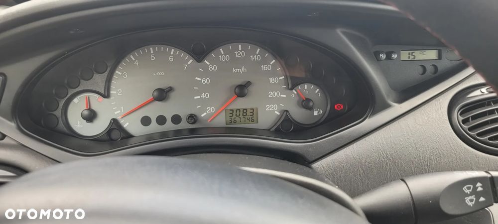 Ford Focus 1.6 Ghia - 10