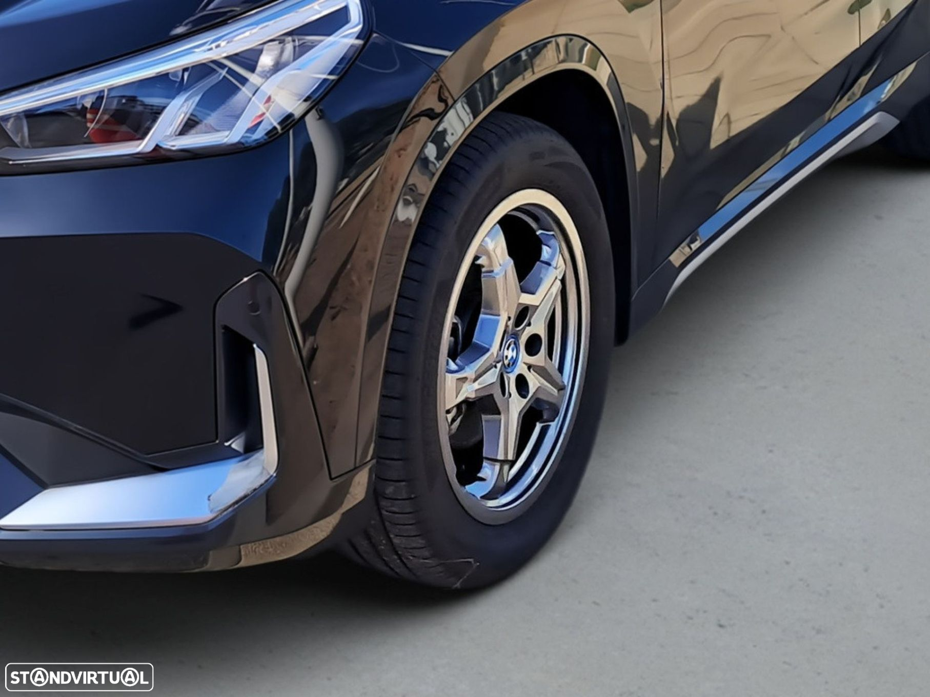 BMW iX1 eDrive20 Pack Desportivo M - 4