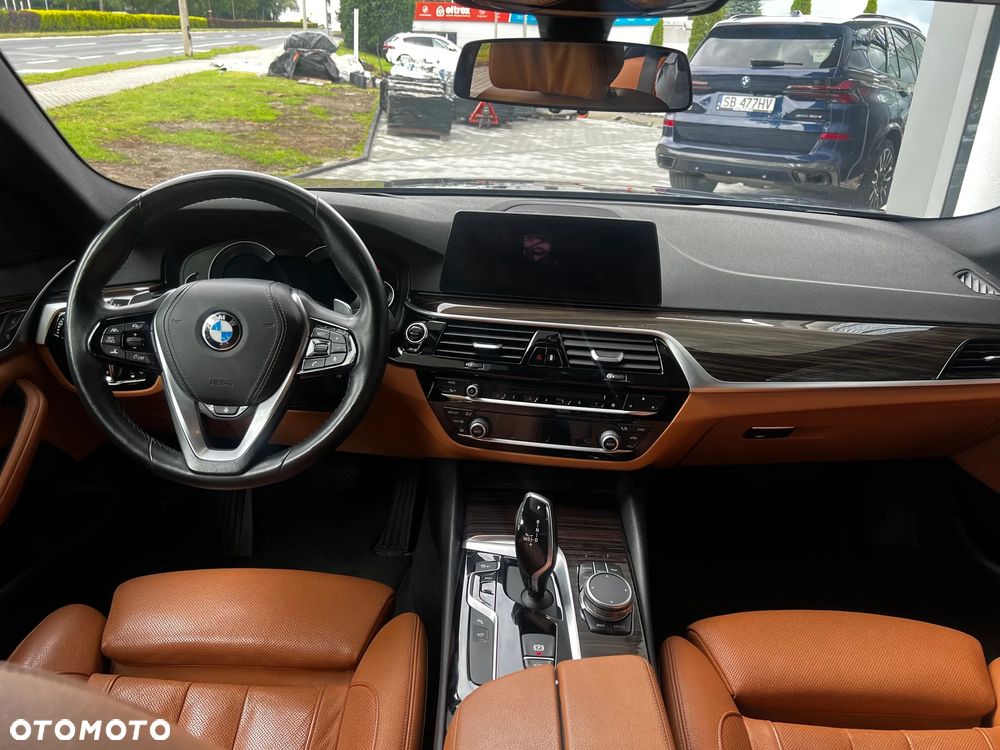 BMW Seria 5 540i xDrive GPF Luxury Line sport - 12