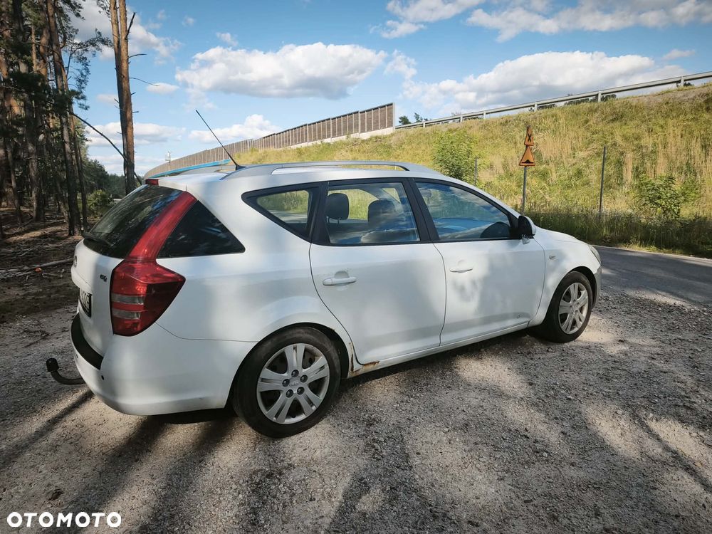 Kia Ceed - 4