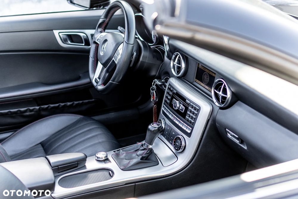 Mercedes-Benz SLK 200 (BlueEFFICIENCY) 7G-TRONIC - 28