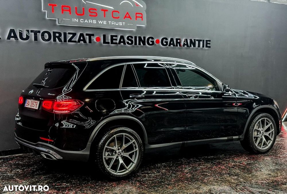 Mercedes-Benz GLC 300 4MATIC 9G-TRONIC AMG Line - 11