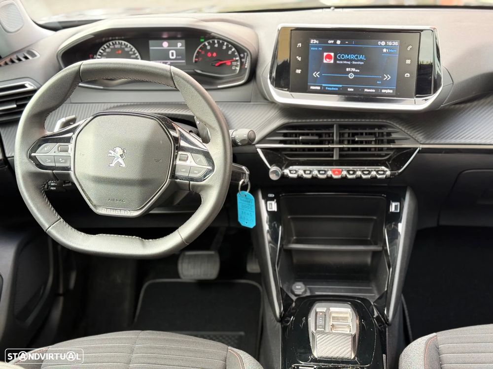 Peugeot 2008 1.2 PureTech Active Pack EAT8 - 4