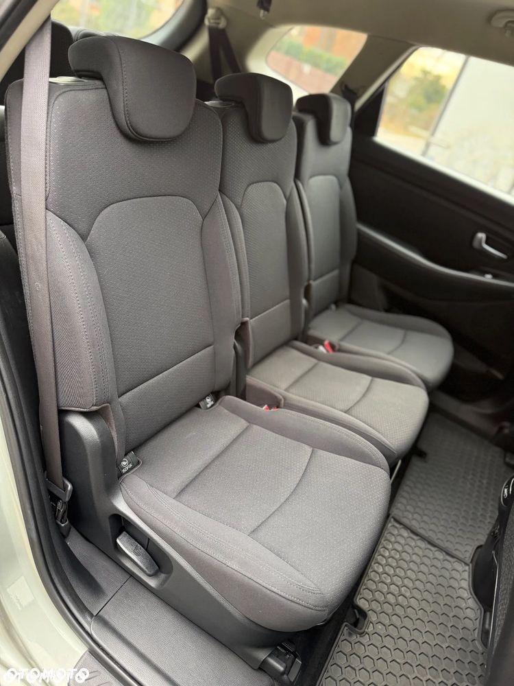 Kia Carens 1.6 GDI Dream-Team Edition - 11