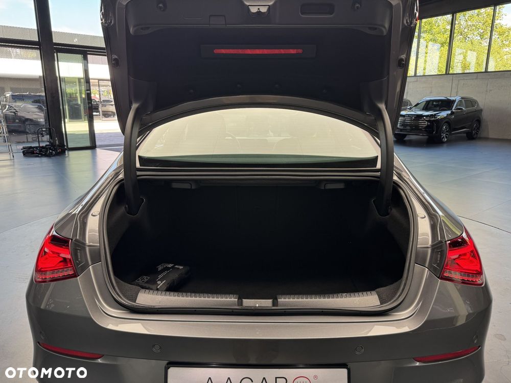 Mercedes-Benz CLA 180 7G-DCT - 19