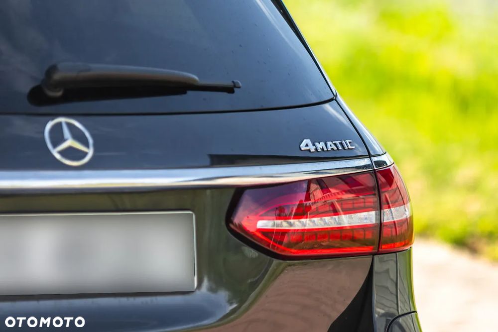 Mercedes-Benz Klasa E 300de 4Matic 9G-TRONIC - 18