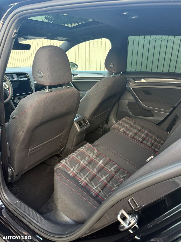 Volkswagen Golf - 12