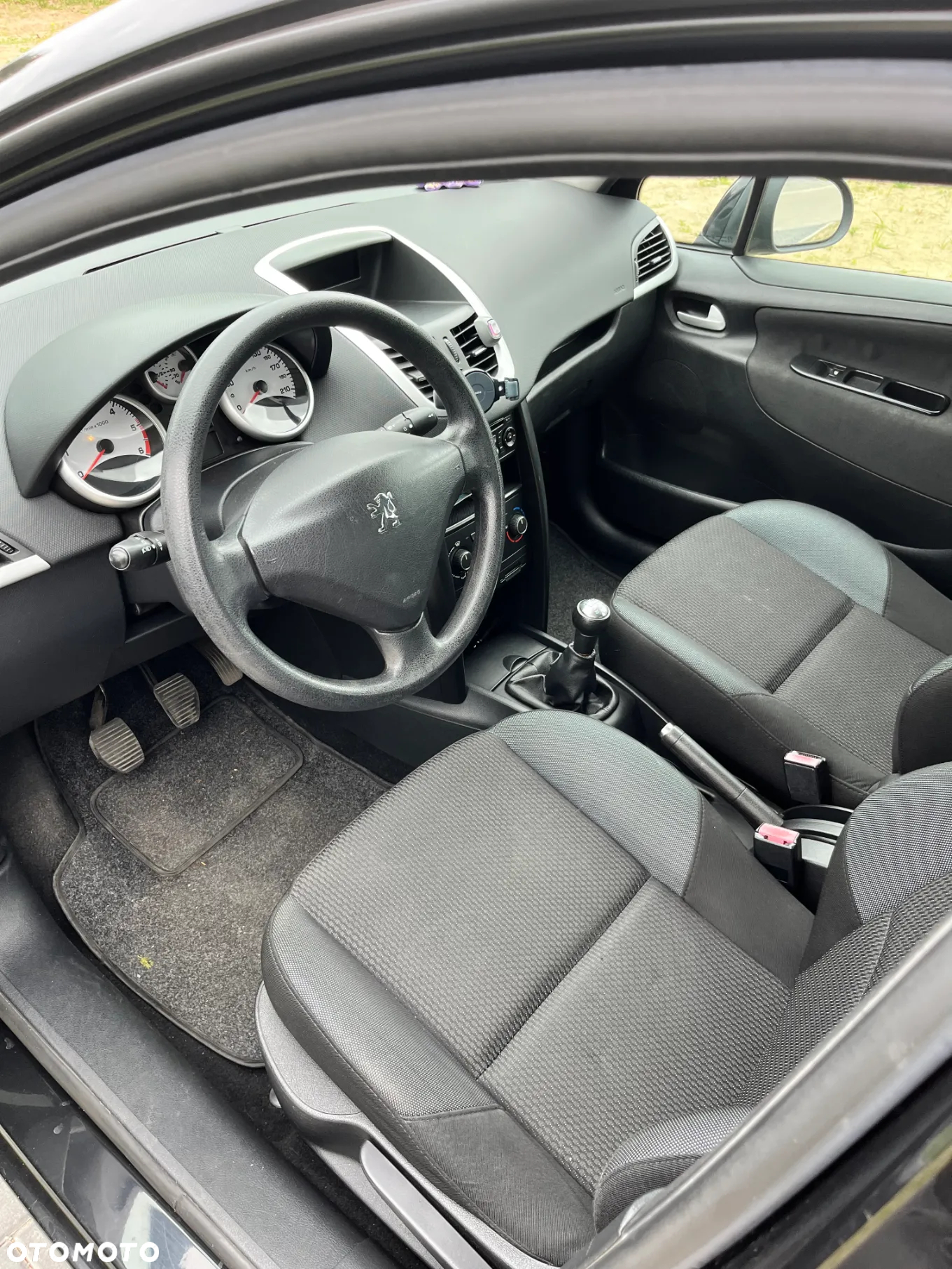 Peugeot 207 - 13
