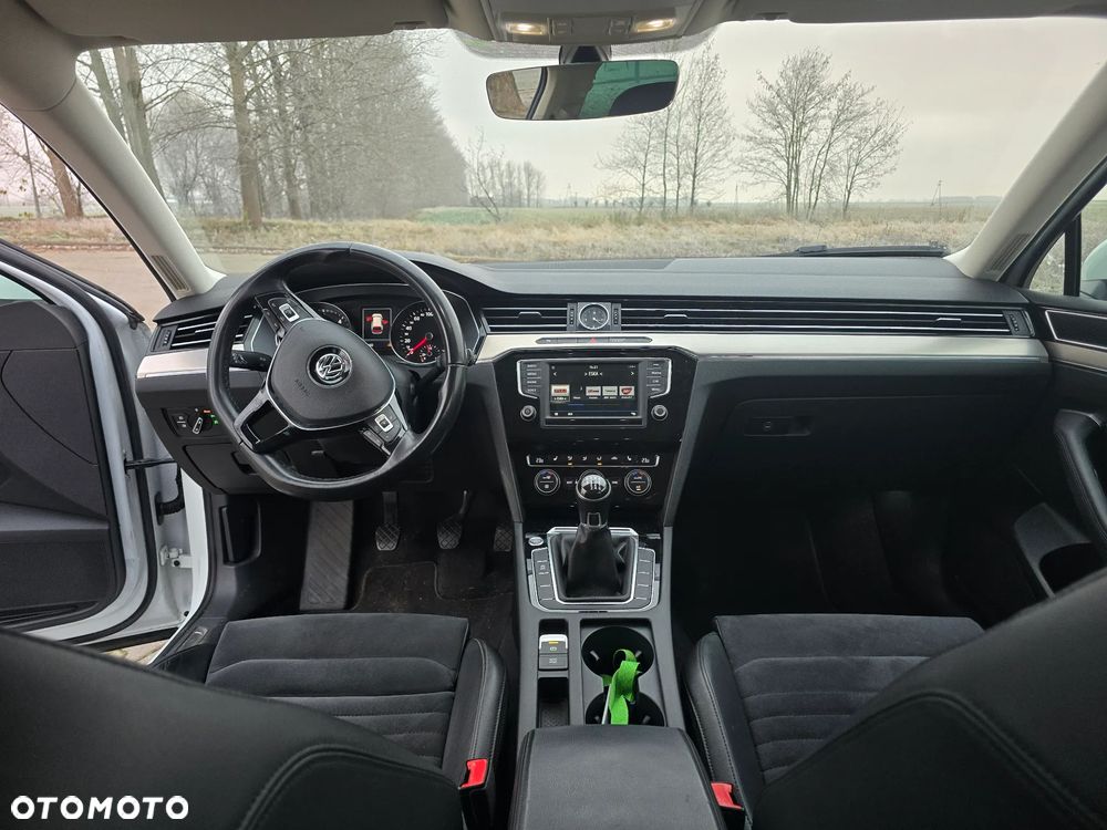 Volkswagen Passat - 15