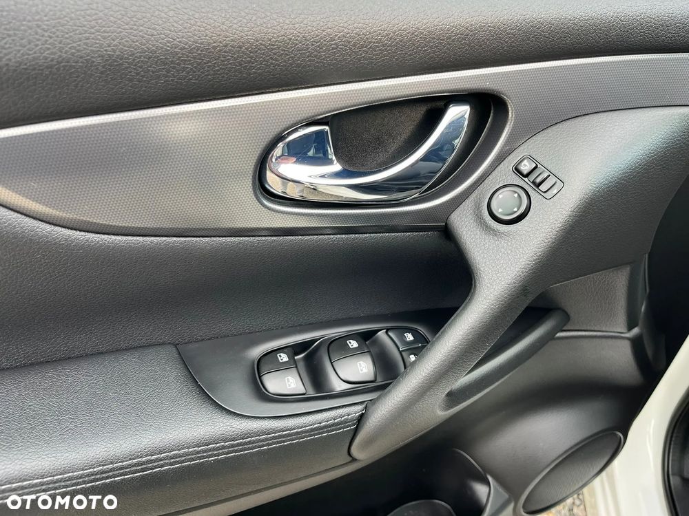 Nissan Qashqai 1.3 DIG-T N-Connecta - 36