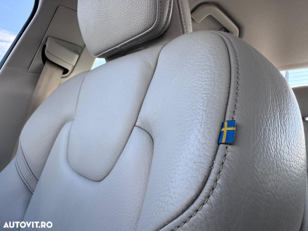 Volvo S60 B4 MHEV AT Plus Dark - 31