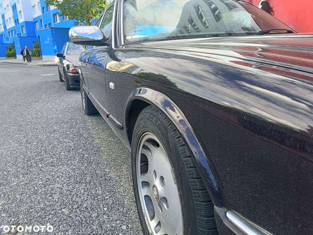 Jaguar XJ - 19