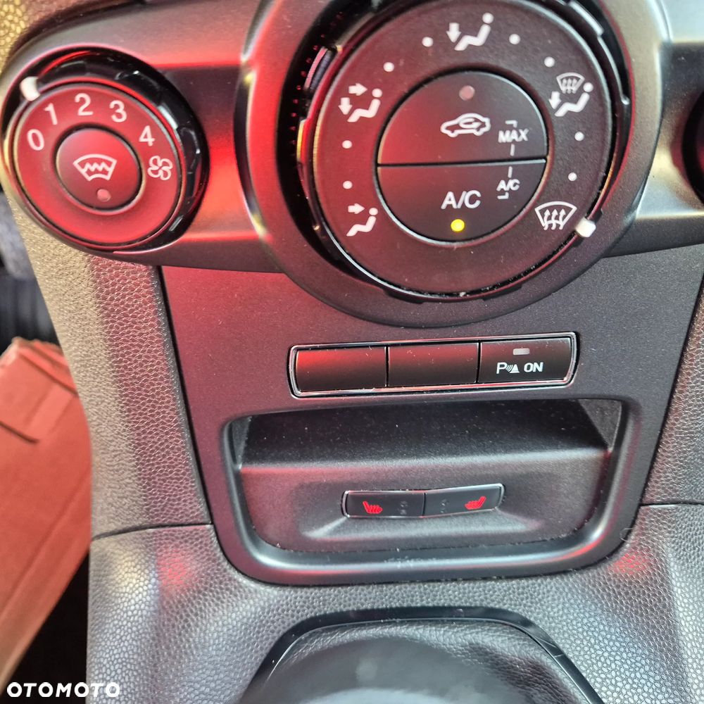 Ford Fiesta 1.0 Champions Edition - 15