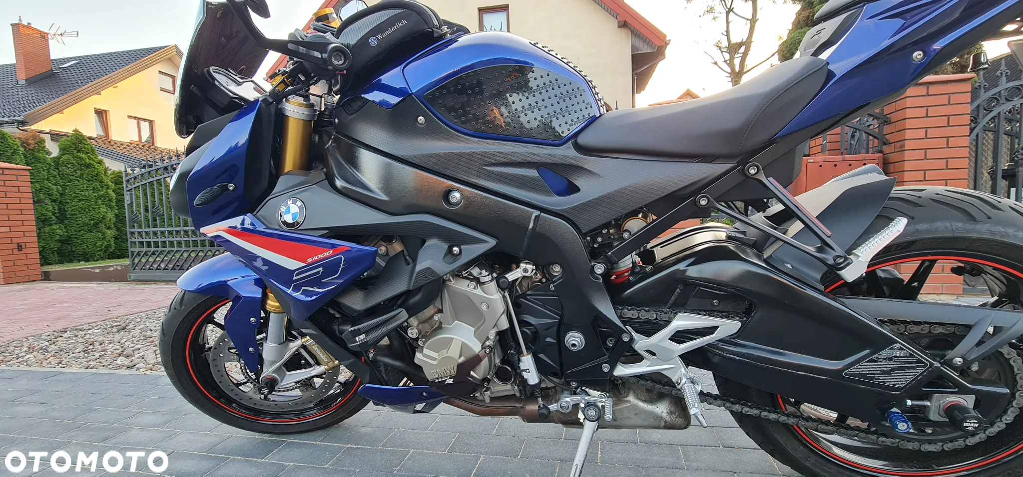 BMW S - 9